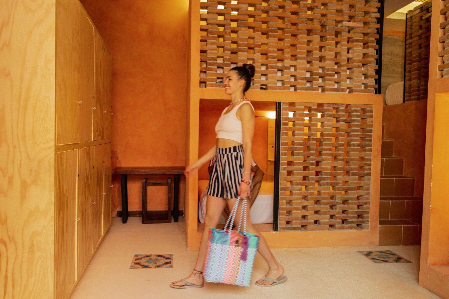 Casa Pepe Hotel Саюлита Екстериор снимка A woman wearing a pair of shorts